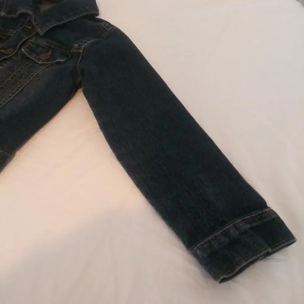 The Children's Place girls size 5/6 dark blue wash jean jacket